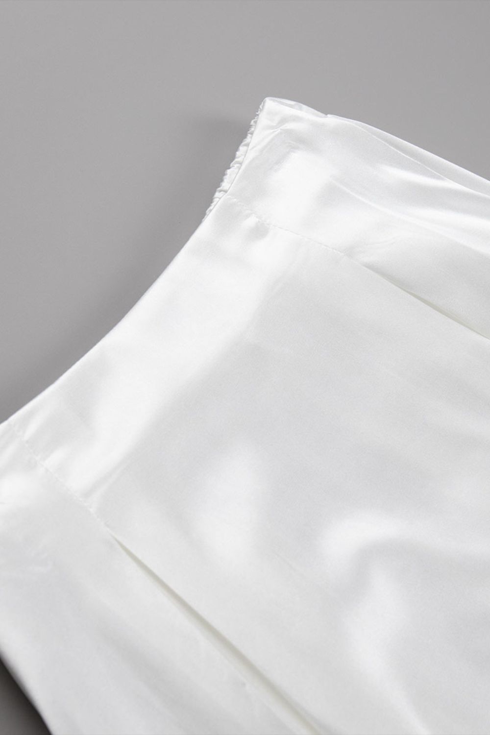 Levoire | Taille Élastique Dos Satin Minx Jupe Élégante & Confortable