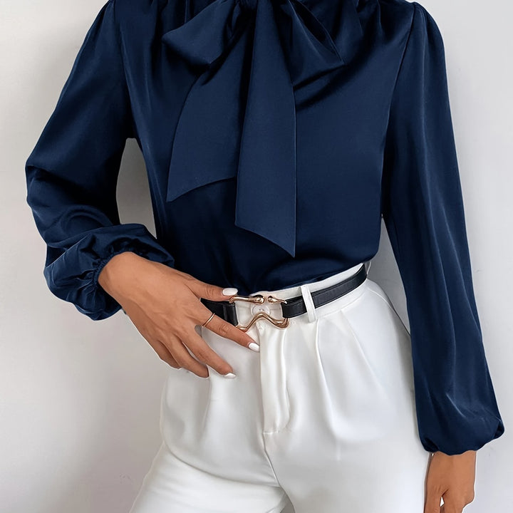 Levoire | Blouse Élégante En Satin Avec Col À Nouer Et Manches Évêque Bleu marine L