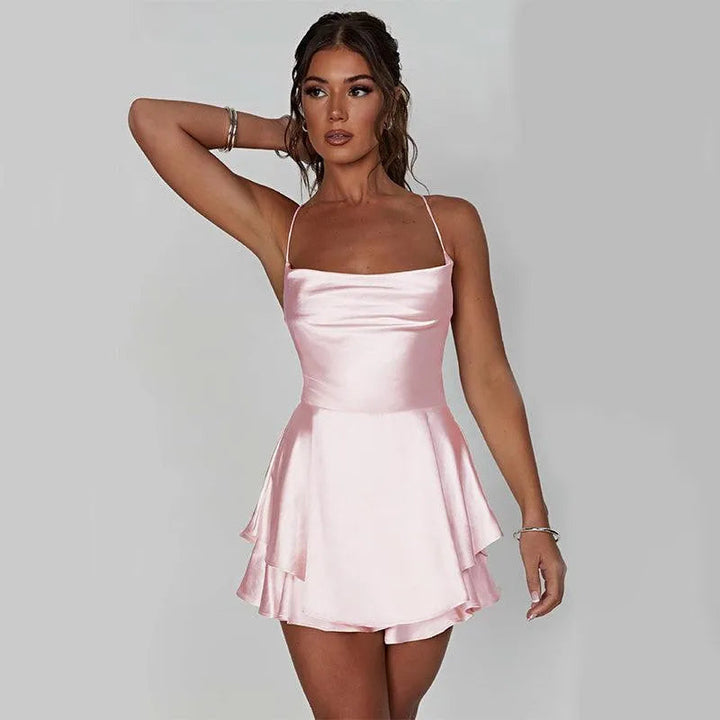 Levoire | Robe trapèze courte élégante en satin avec ruban sans dos