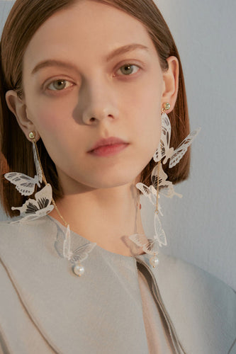 Levoire | Boucles D'Oreilles Longues Avec Un Pendentif En Forme De Papillon