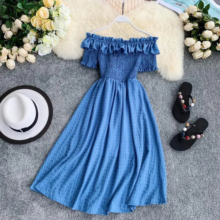 Levoire | Robe avec une taille plissée et des manches courtes sur les épaules nues Bleu Une taille