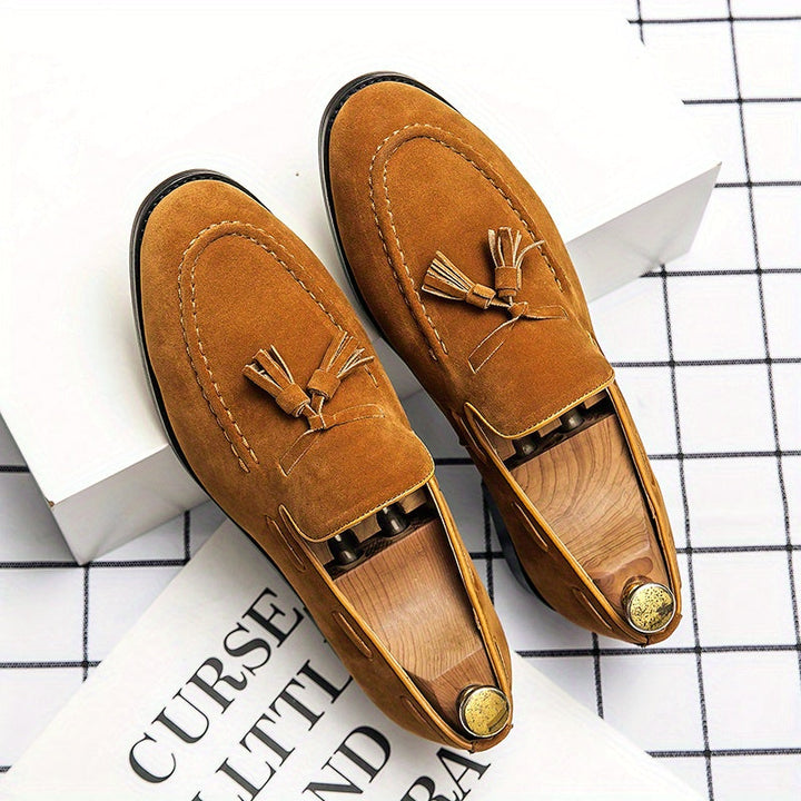 Levoire | Classiques Mocassins Pour Hommes Dans Différentes Couleurs Avec Des Pompons Erde-jaune