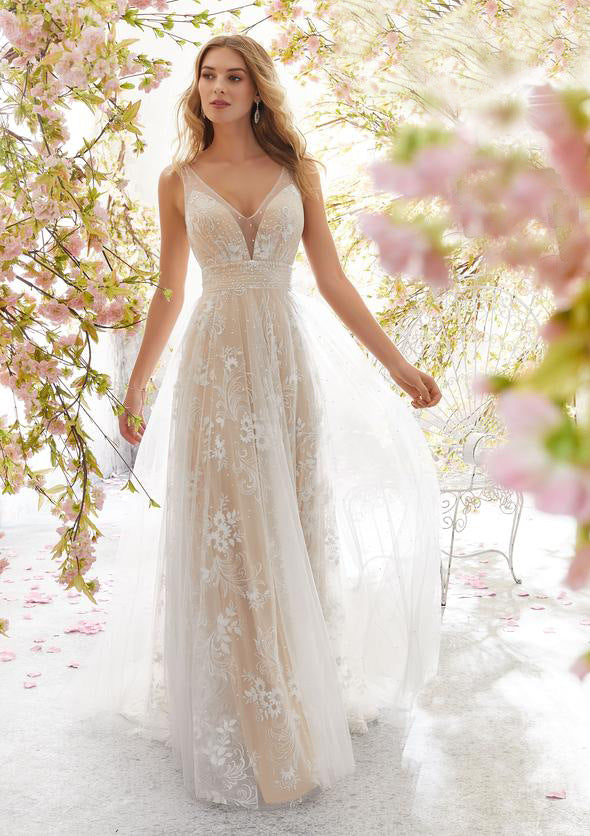 Levoire | Élégant robe de mariée en dentelle sans manches V-aukko Blanc