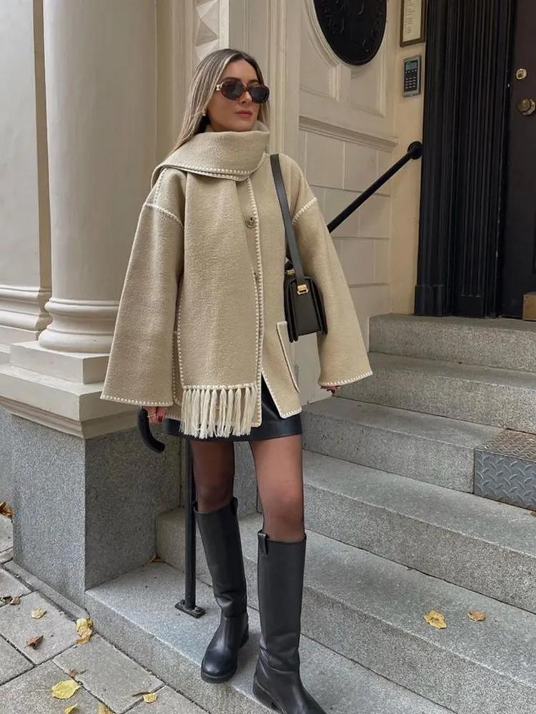 Levoire | Élégante Veste D'Entrée À Manches Longues Avec Écharpe Beige