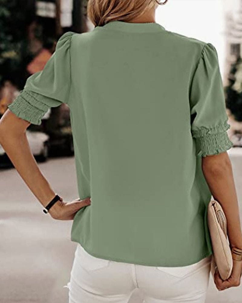 Levoire | Chic Top À Manches Courtes Bouffantes Avec Col En V Dans Un Style Classique