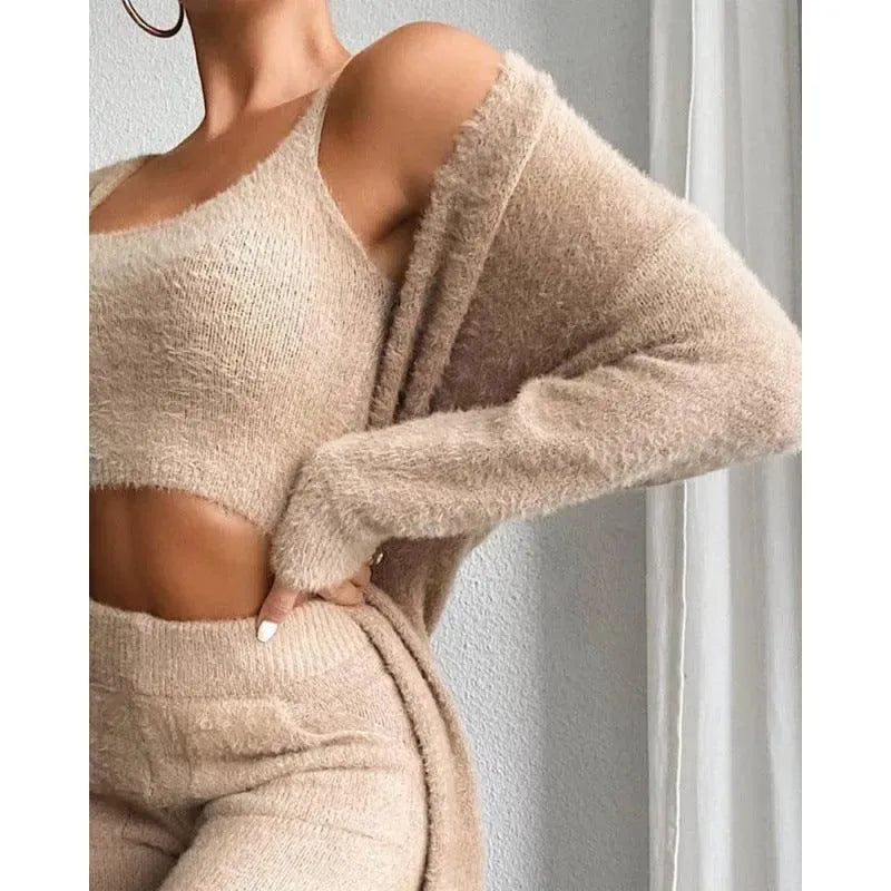 Levoire | Robe femme à haut en velours court et décolleté en V