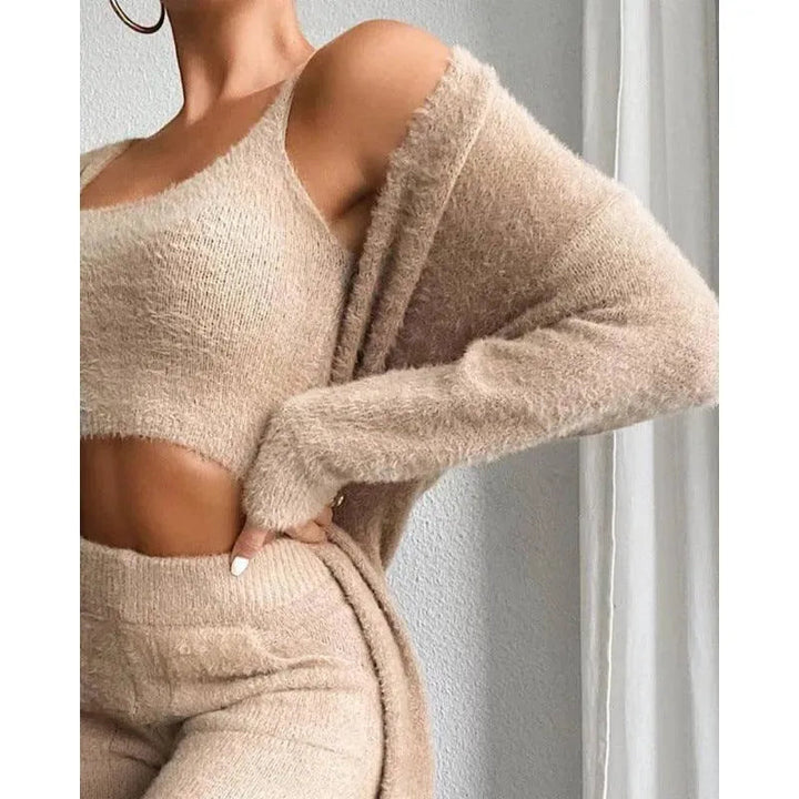 Levoire | Robe femme à haut en velours court et décolleté en V
