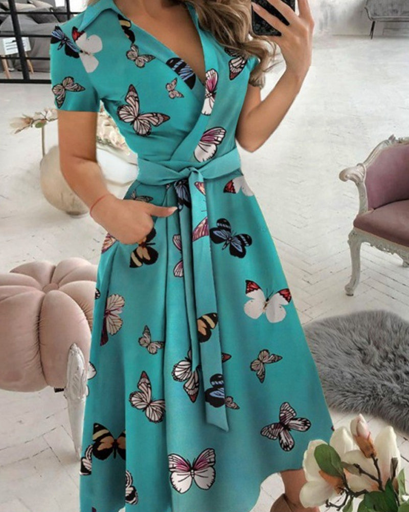 Levoire | Robe en A à manches courtes et coupe décontractée motif de papillon