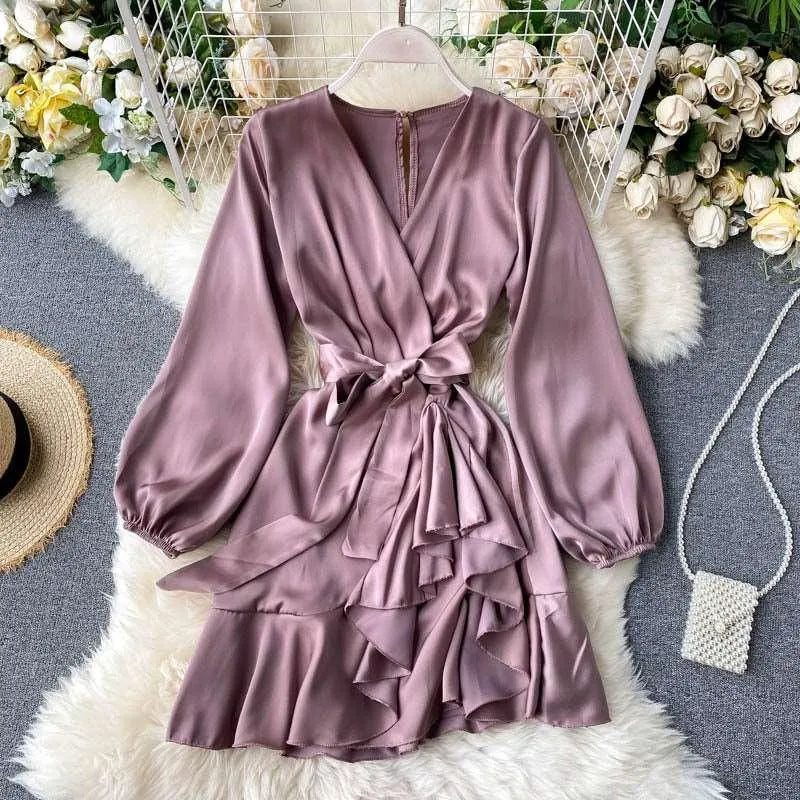 Levoire | Robe en A avec des manches longues et un volant Lila Une taille