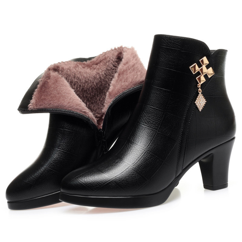 Levoire | Bottes pour femmes avec talon et crochet décoratif à zip Mustaharma