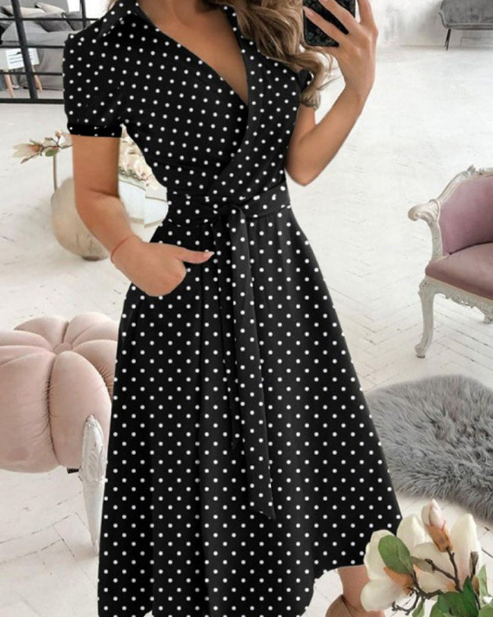 Levoire | Robe en A à manches courtes et coupe décontractée Points noirs