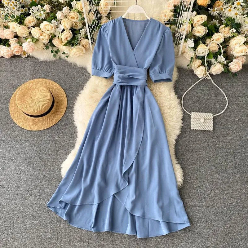 Levoire | Robe avec un volant en dentelle irrégulier et des manches courtes Bleu