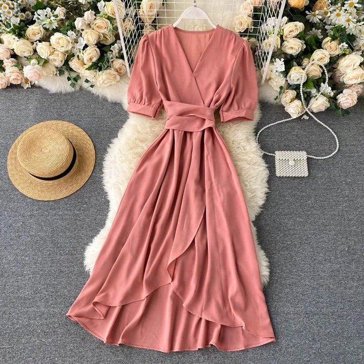 Levoire | Robe avec un volant en dentelle irrégulier et des manches courtes Rosa