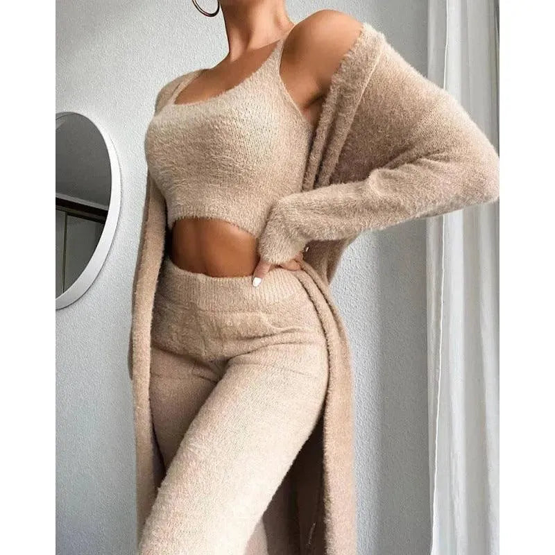 Levoire | Robe femme à haut en velours court et décolleté en V