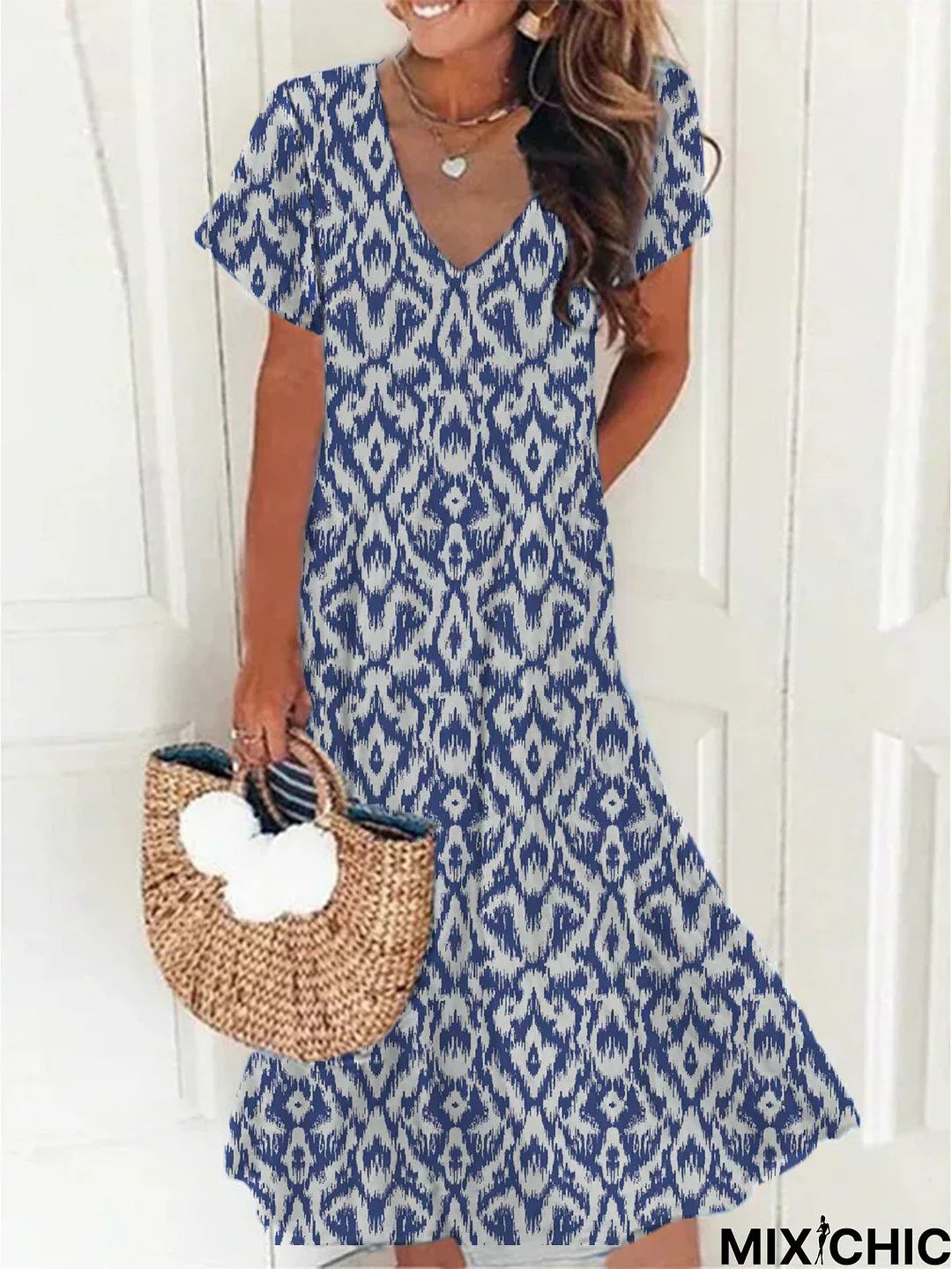 Levoire | Robe élégante, cousue lâchement, col en V dans une couleur unie Bleu