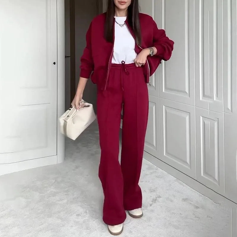 Levoire | Complété avec un pantalon décontracté et un pull zippé uni marron