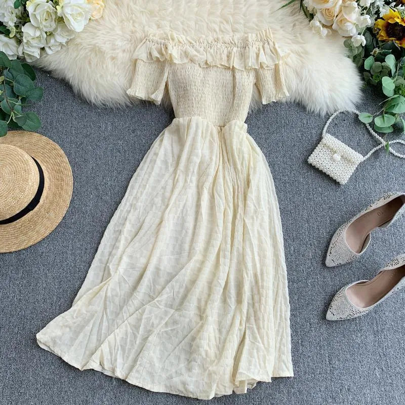 Levoire | Robe avec une taille plissée et des manches courtes sur les épaules nues Abricot Une taille