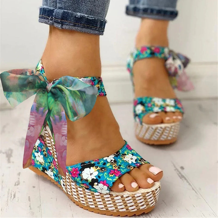Levoire | Sandales Orthopédiques À Talons Compensés Avec Motif Floral Bleu