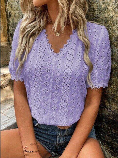 Levoire | T-Shirt Dames Léger Avec Motif En Dentelle Et Décolleté En V Lilas