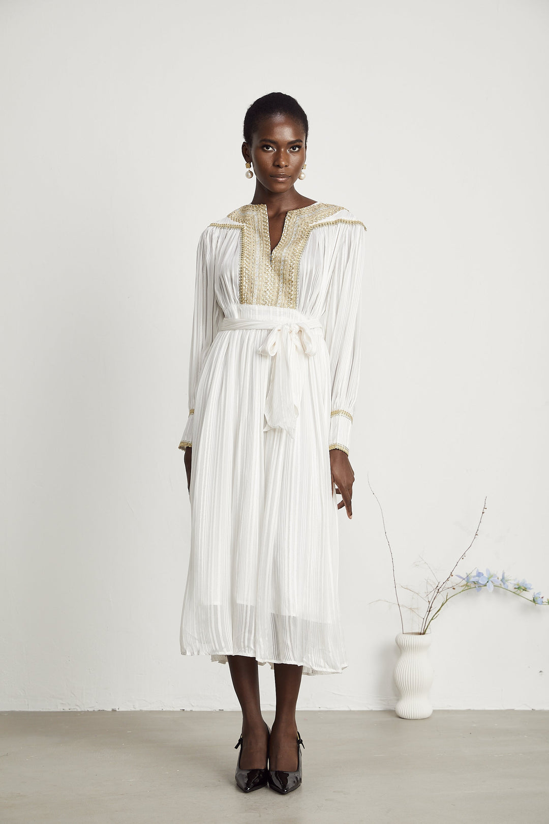 Levoire | Robe Midi Plissée Dorée Angulaire
