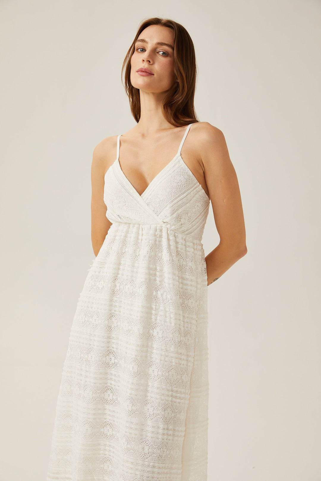 Levoire | Robe Midi Blanche À Encolure En V Découpée