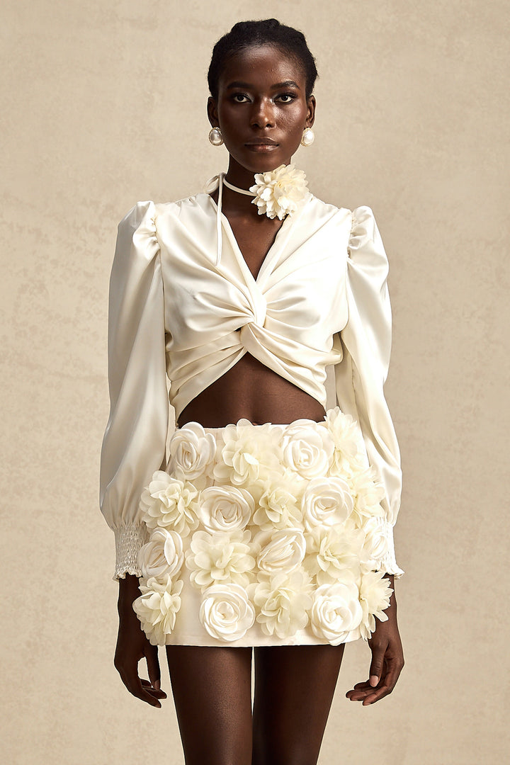 Levoire | Blanc Faux Fleur Twist Top Court