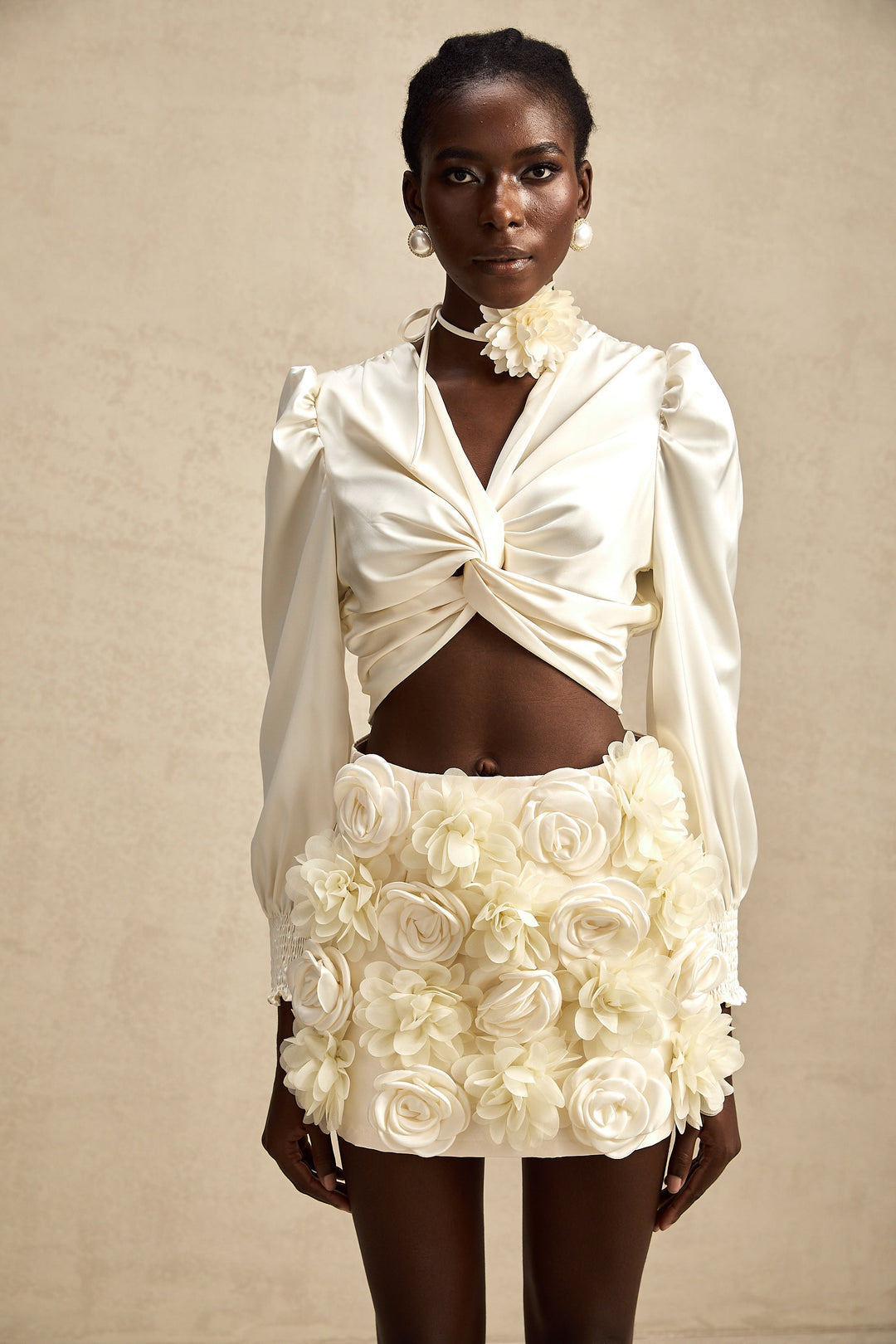 Levoire | Blanc Faux Fleur Twist Top Court