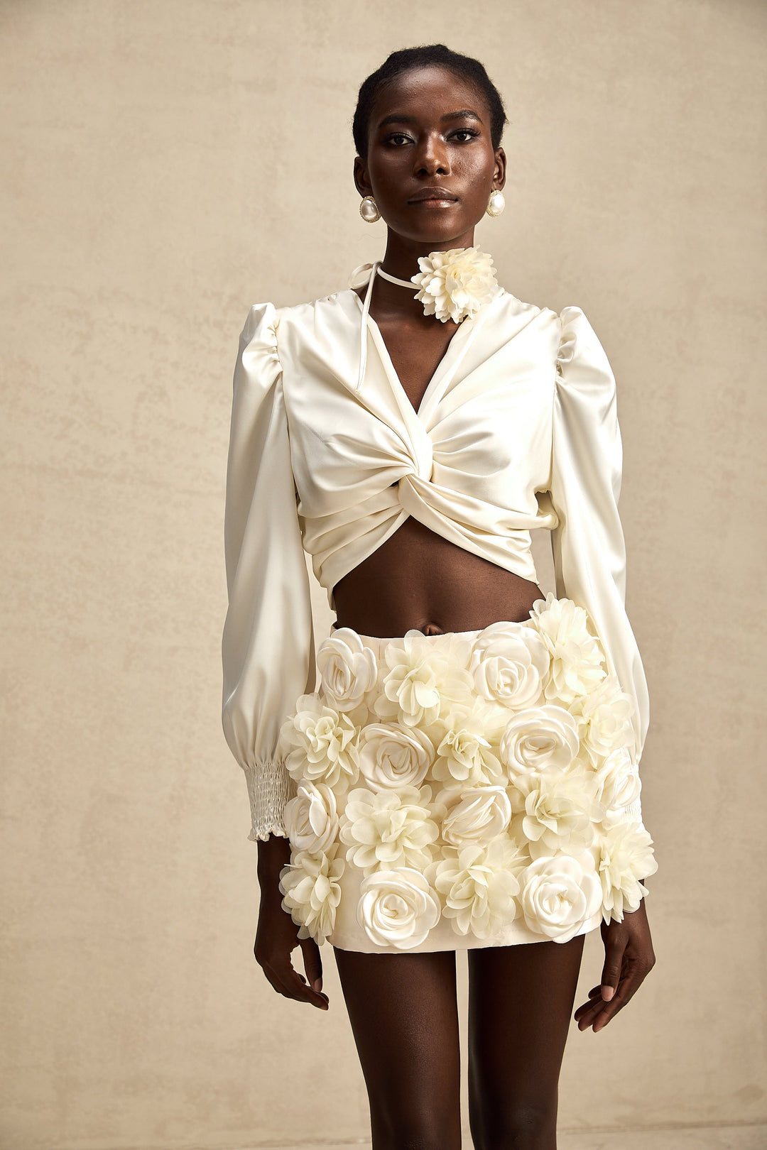 Levoire | Blanc Faux Fleur Twist Top Court