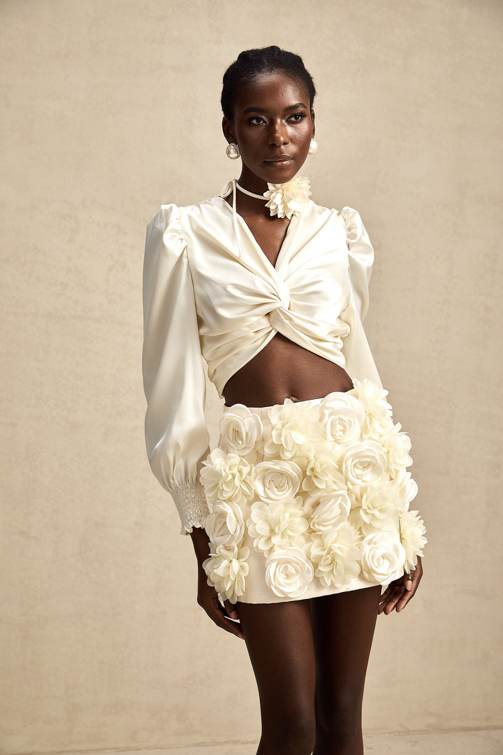 Levoire | Blanc Faux Fleurs Torsadé Crop Top