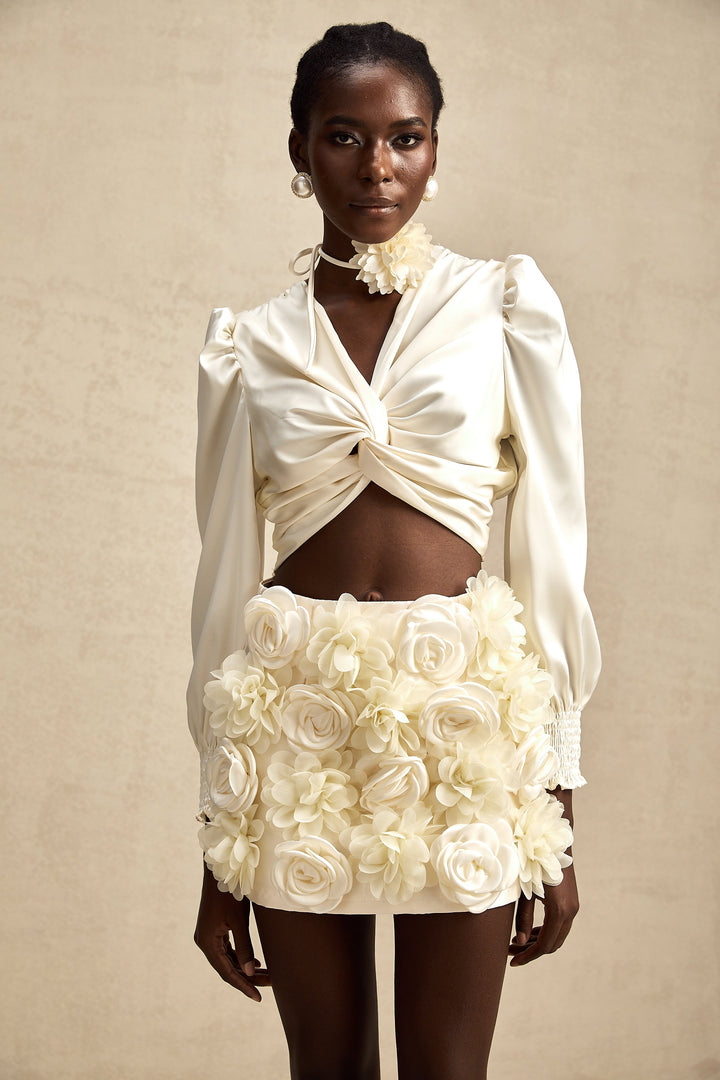 Levoire | Blanc Faux Fleur Twist Top Court