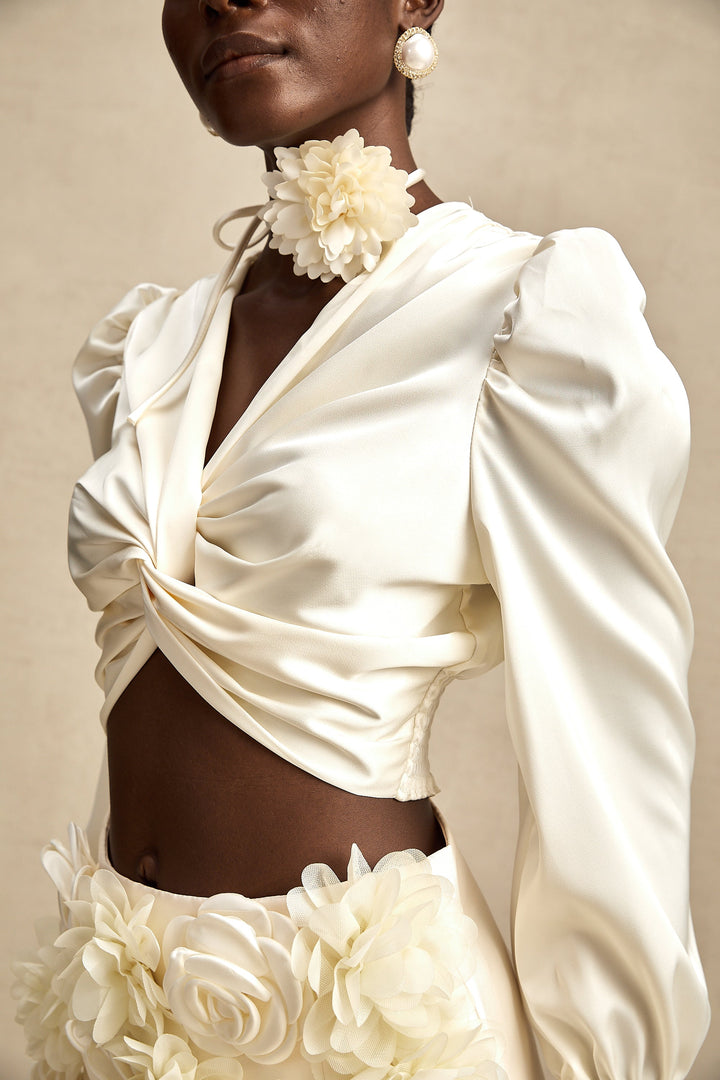 Levoire | Blanc Faux Fleurs Torsadé Crop Top