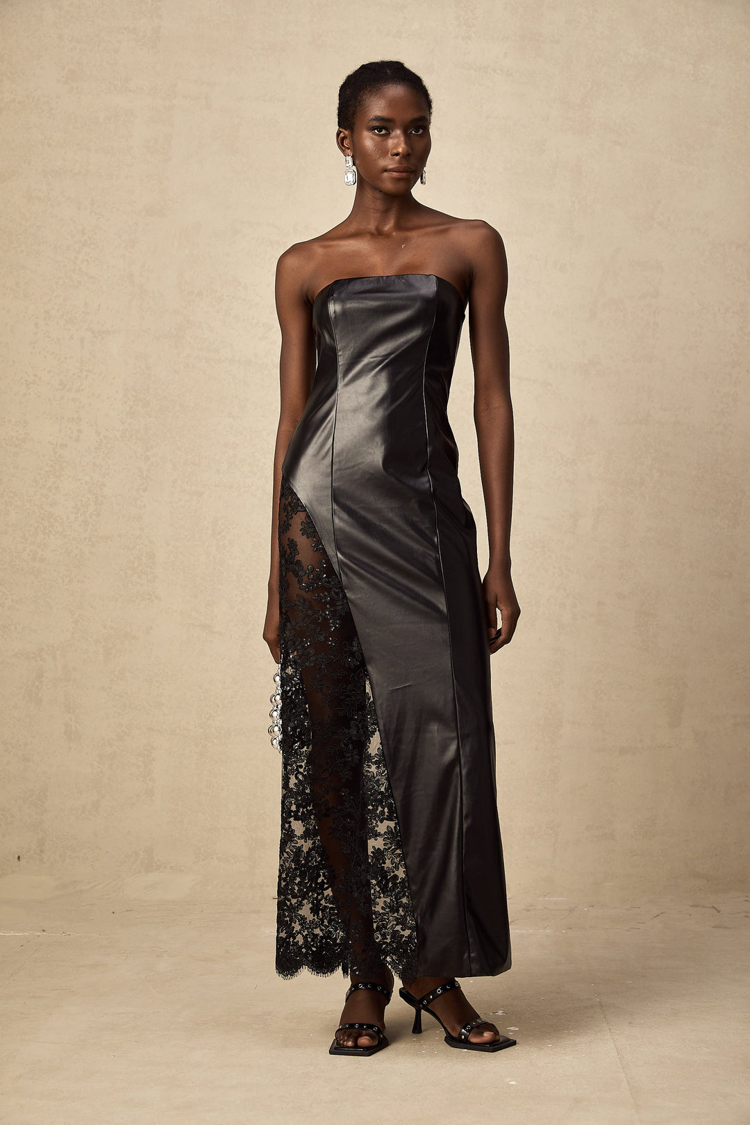 Levoire | Robe Maxi En Simili Cuir Avec Panneau En Dentelle Noire
