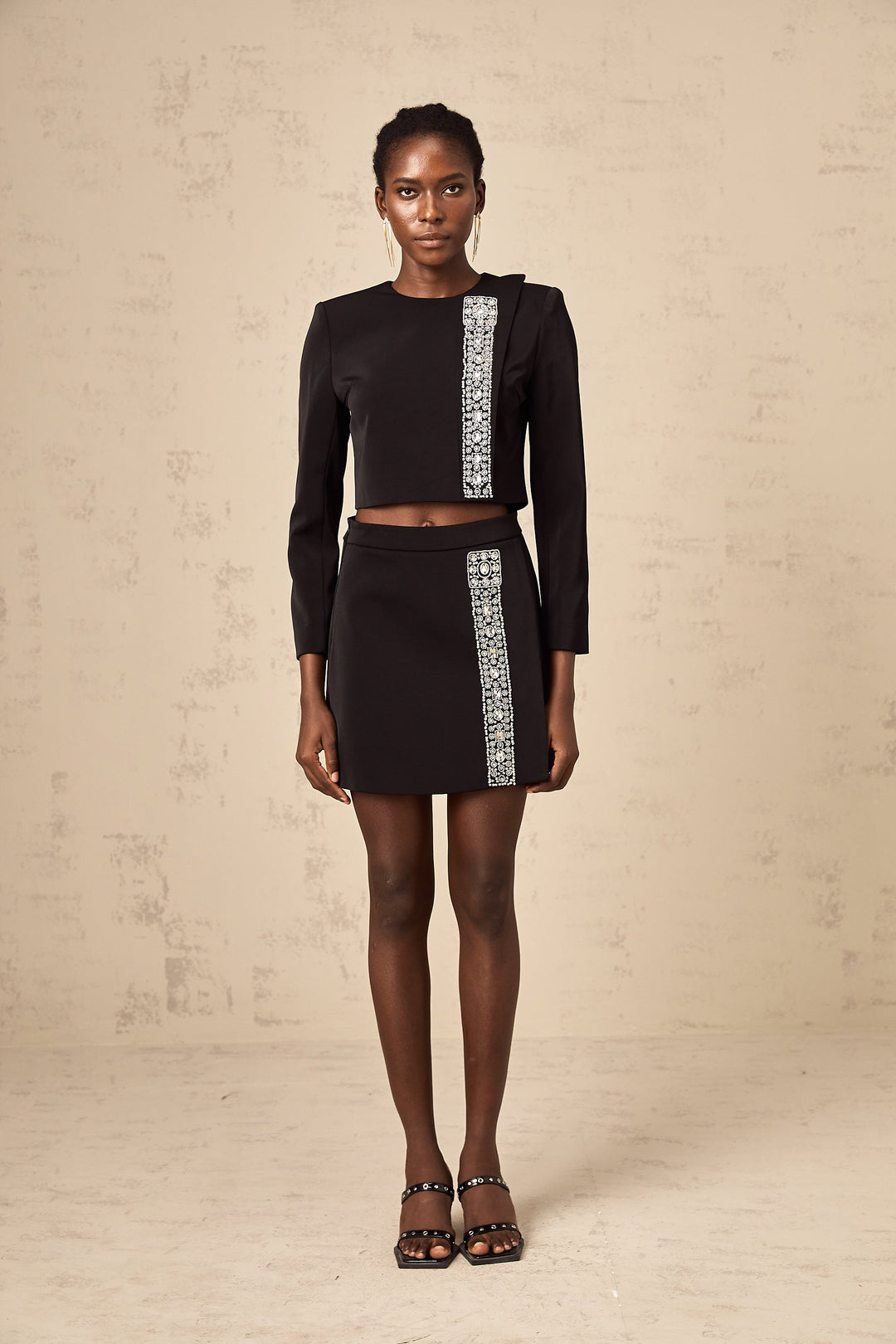 Levoire | Haut De Tenues Avec Cristaux Noirs Et Jupe Ensemble Assorti