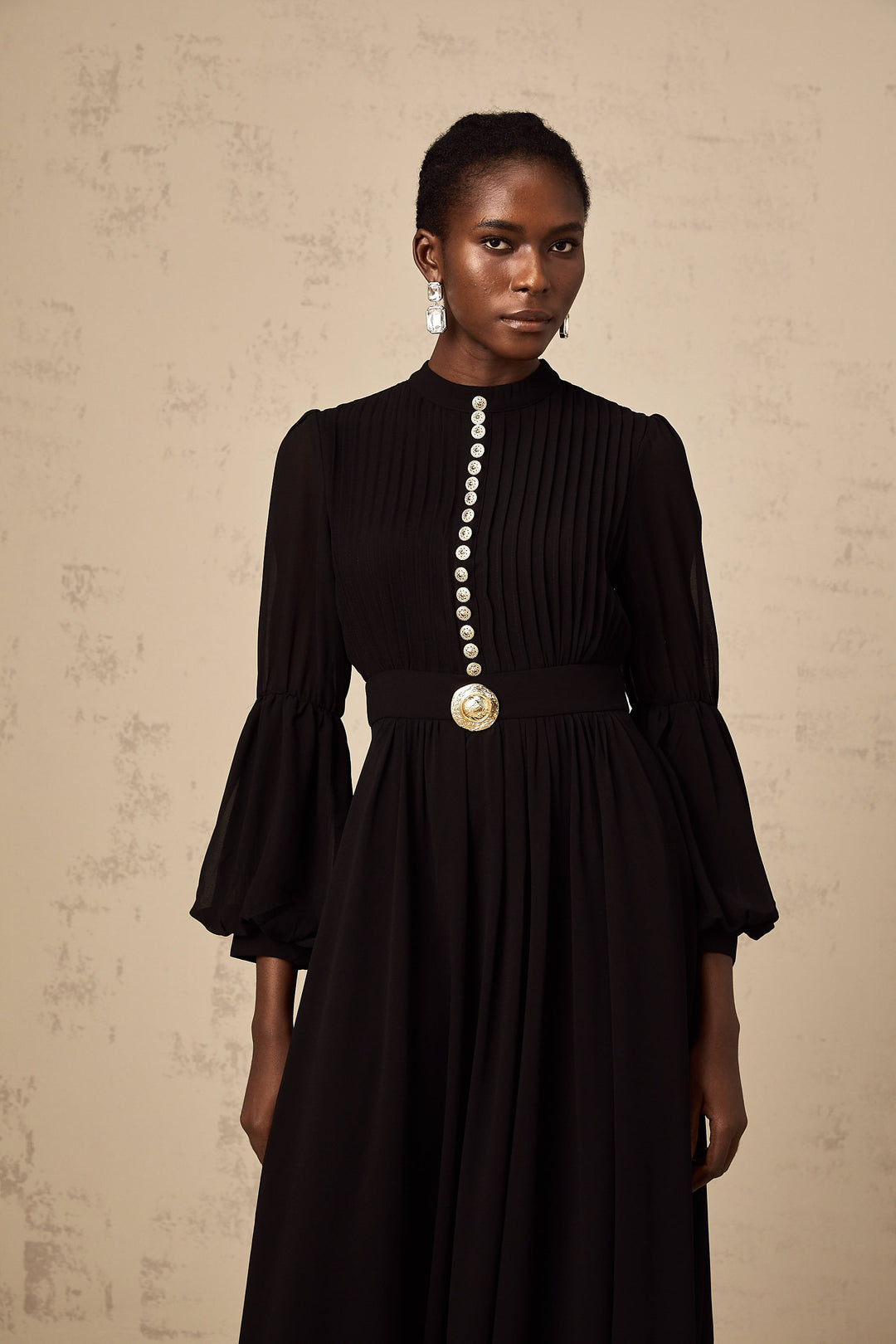 Levoire | Robe Midi Noire Plissée À Boutons Sur Le Devant