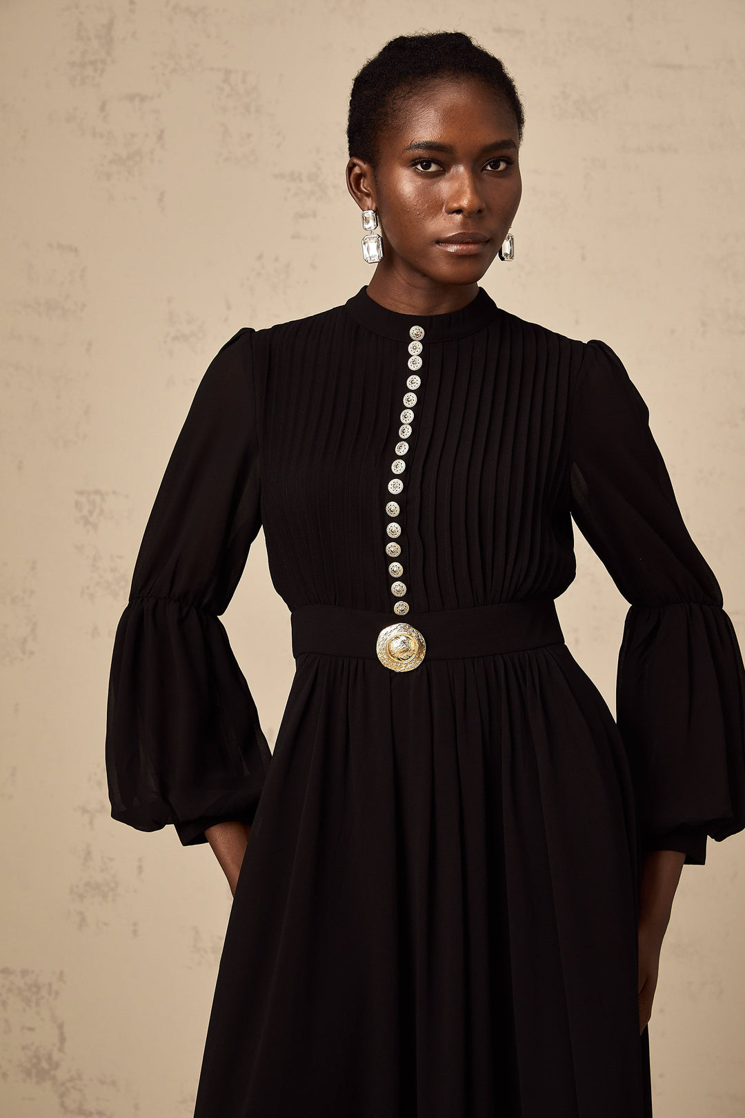Levoire | Robe Midi Noire Plissée À Boutons Sur Le Devant