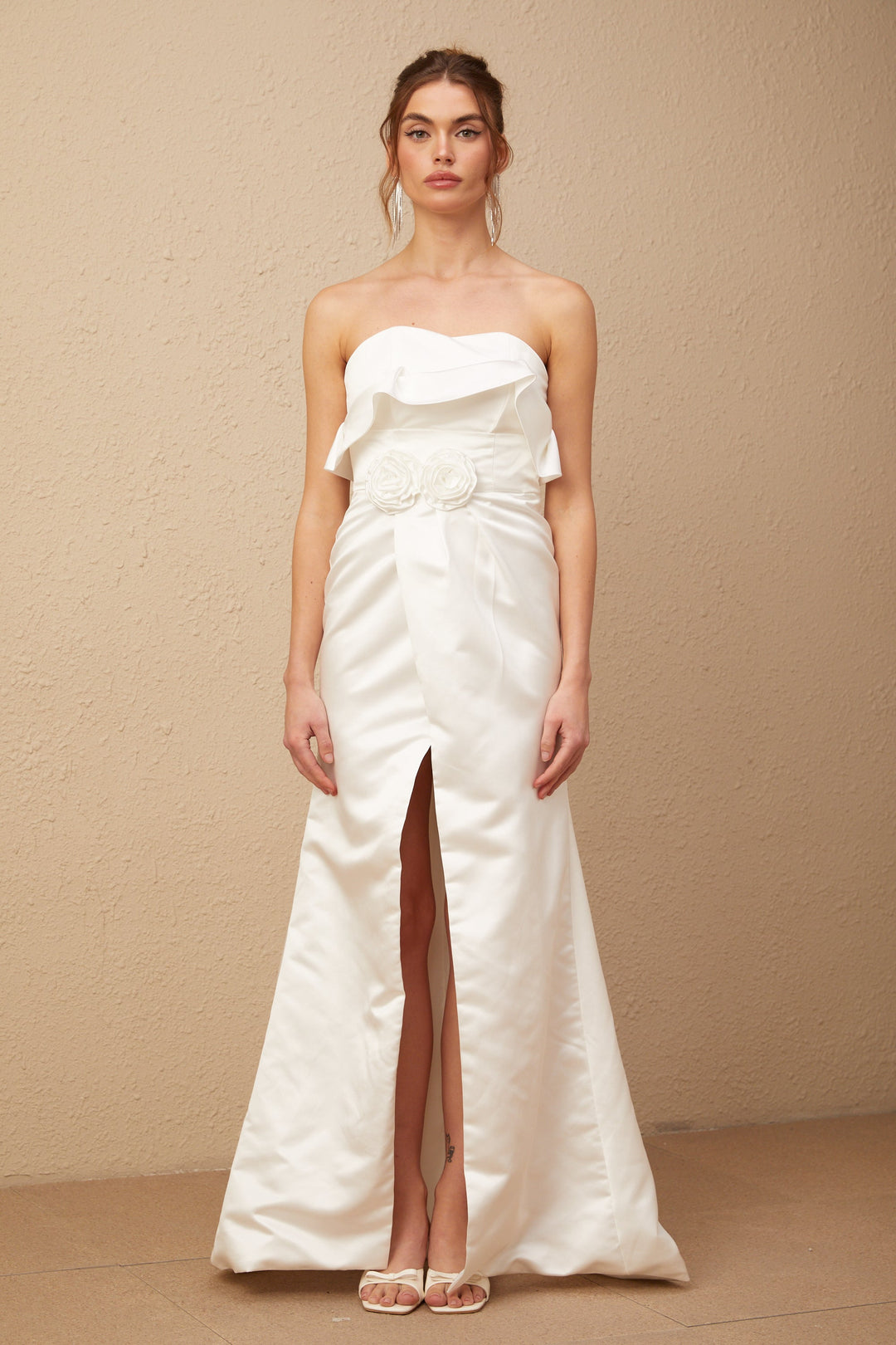 Levoire | Blanc Application De Fleurs Satin Maxi Robe