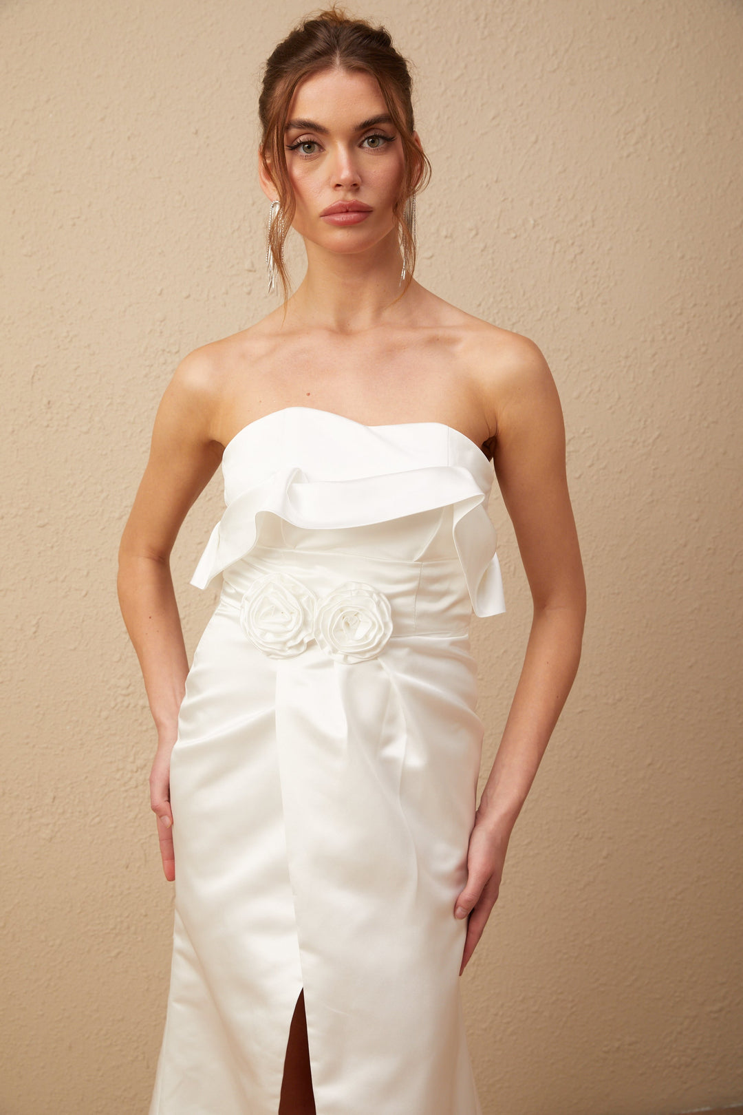 Levoire | Blanc Application De Fleurs Satin Maxi Robe