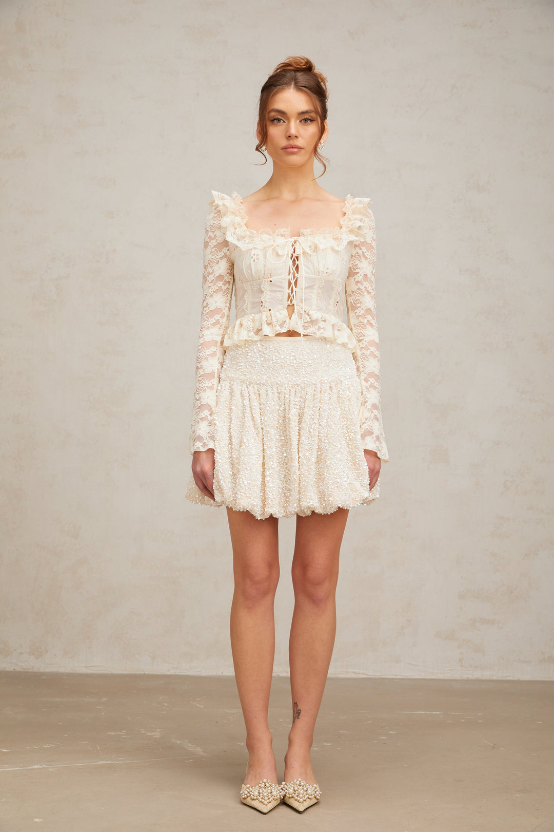 Levoire | Blanc Off Fleurs Dentelle Volant Chemisier