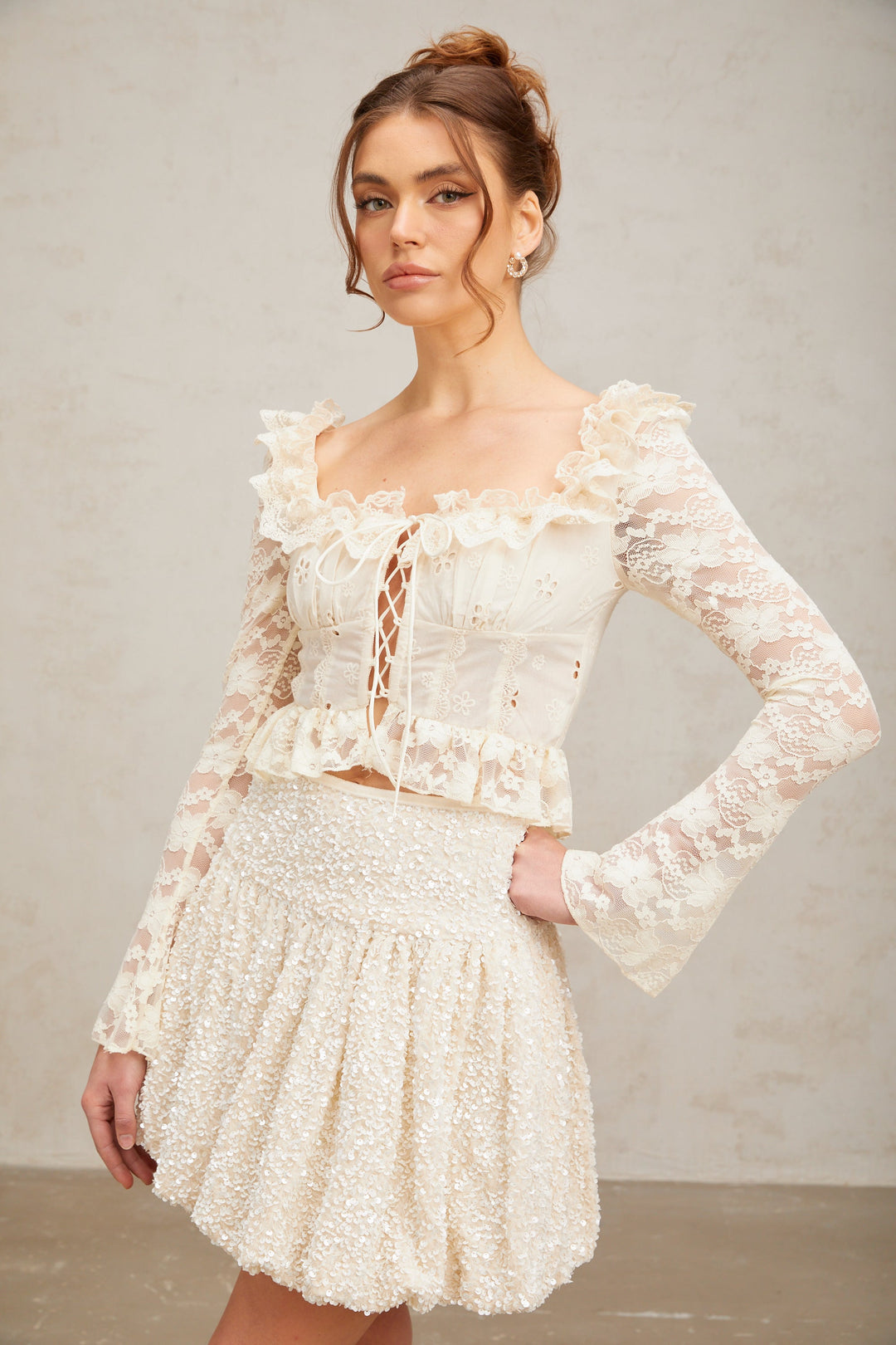 Levoire | Blanc Off Fleurs Dentelle Volant Chemisier