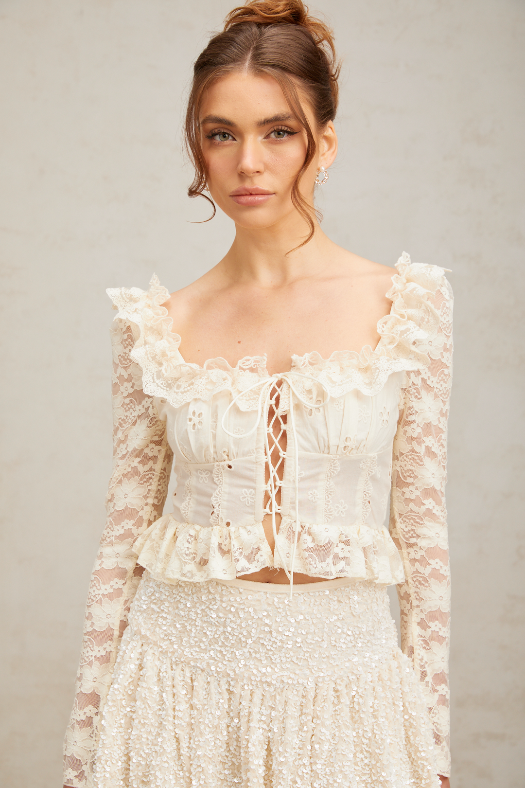 Levoire | Blanc Off Fleurs Dentelle Volant Chemisier
