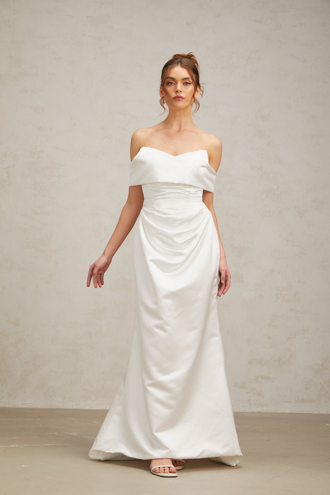 Levoire | Robe Maxi Satin Off-Shoulder Ruffles Blanche