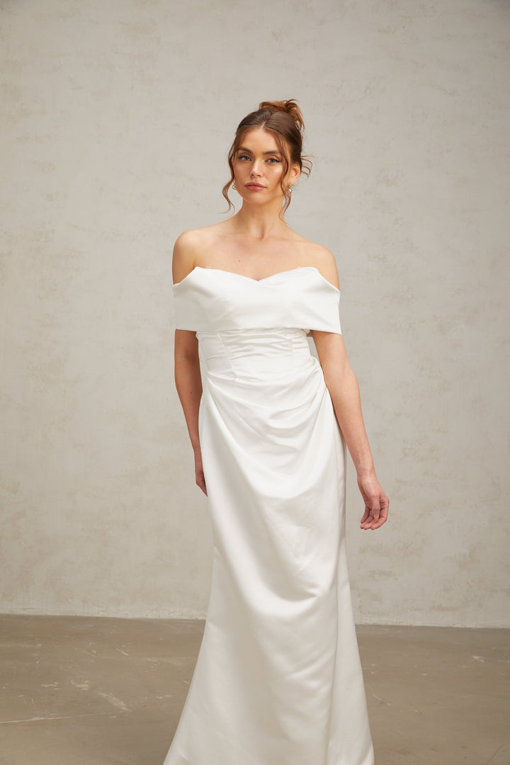Levoire | Robe Maxi Satin Off-Shoulder Ruffles Blanche
