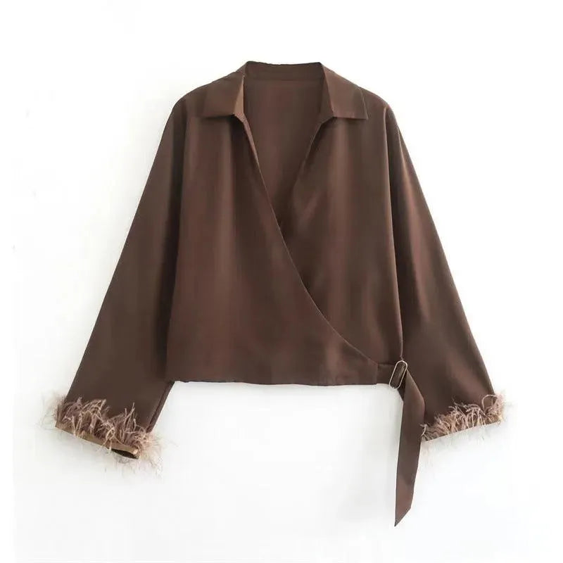 Levoire | Haut top en satin court avec manteau en plumes en soie