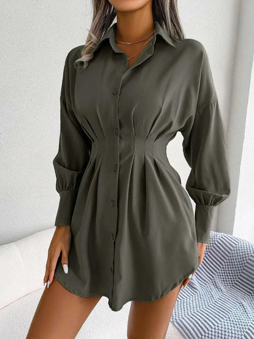 Levoire | Robe asymétrique, ajustée au corps avec des manches courtes