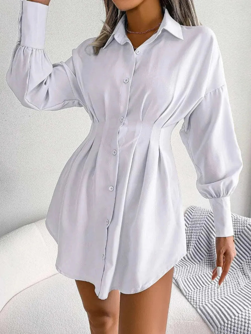 Levoire | Robe asymétrique, ajustée au corps avec des manches courtes