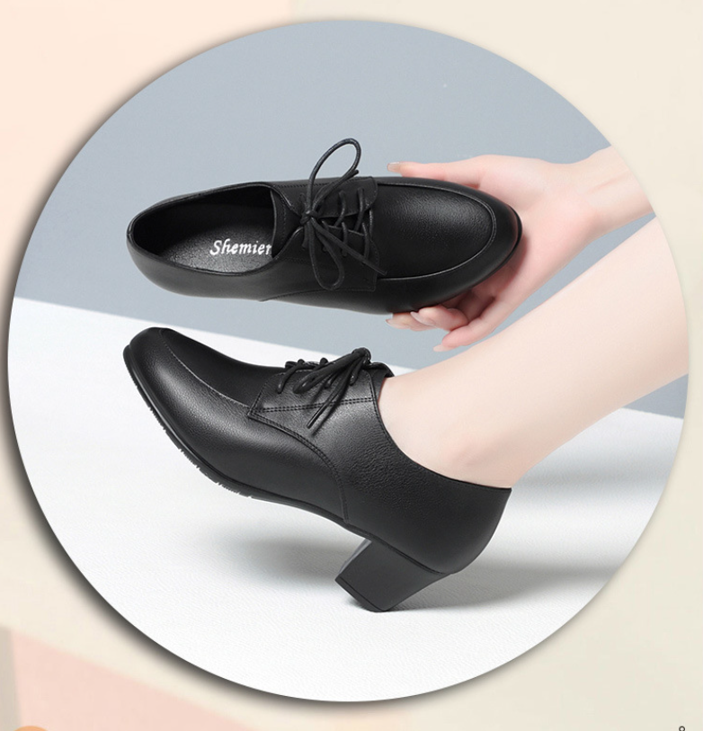 Levoire | Bottes En Dentelle Noires Pour Femmes Avec Des Talons Moyens Confortables