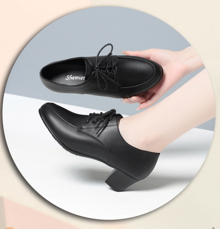 Levoire | Bottes En Dentelle Noires Pour Femmes Avec Des Talons Moyens Confortables