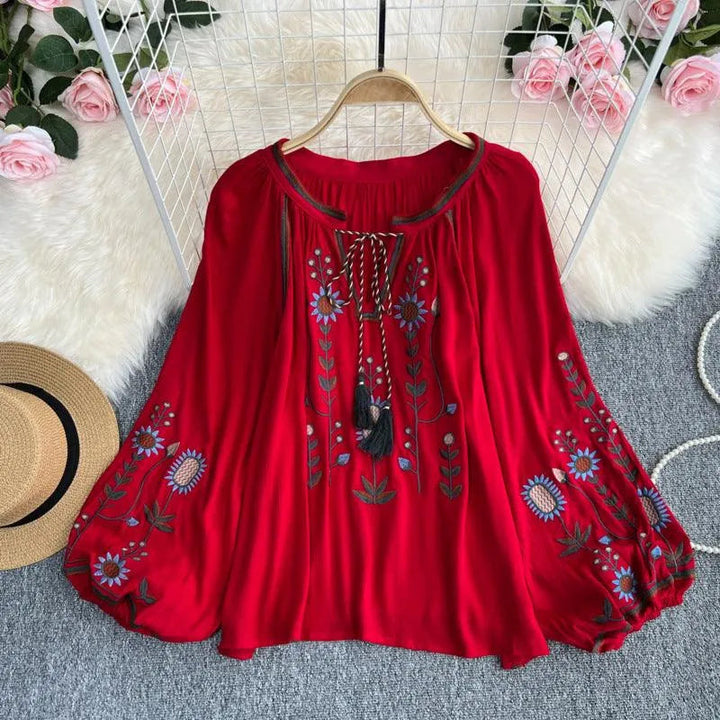 Levoire | Chemise à col rond pour femmes avec broderie Rot Taille libre