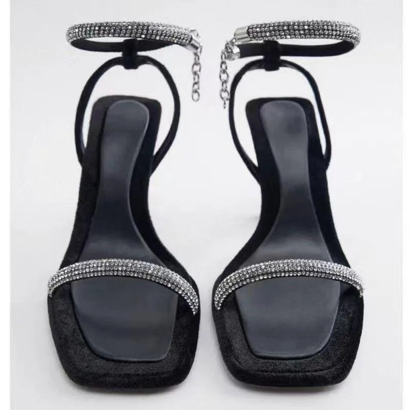 Levoire | Chaussures à talons stiletto pour femmes avec strass et bout carré Noir