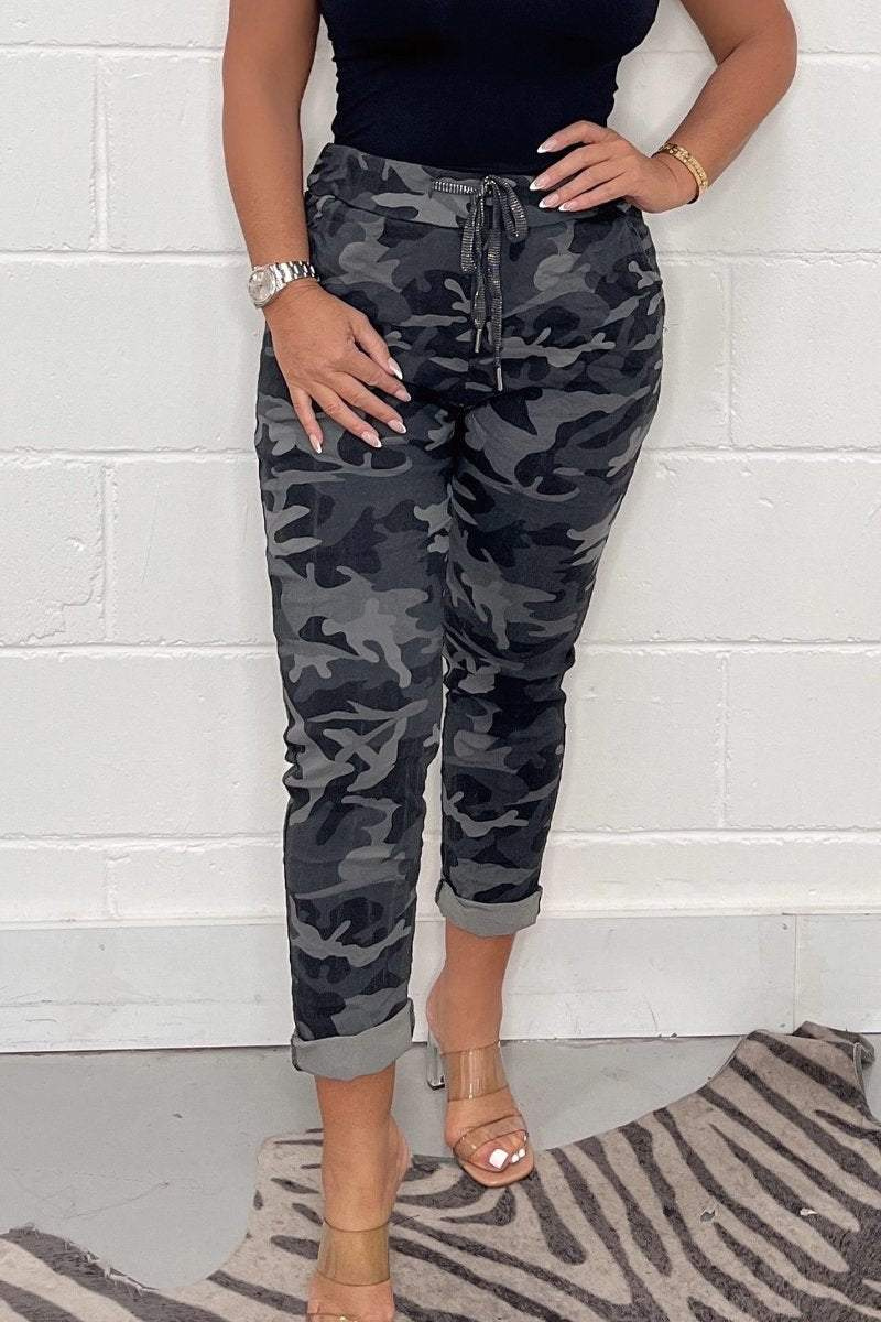 Levoire | Pantalon camouflage femme en coton avec fermeture à cordon Gris